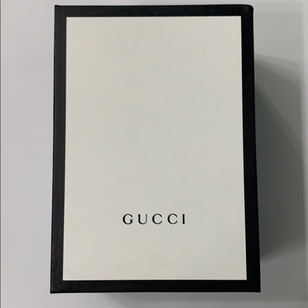 GUCCI PINK SCARF. NWT - Picture 4 of 10